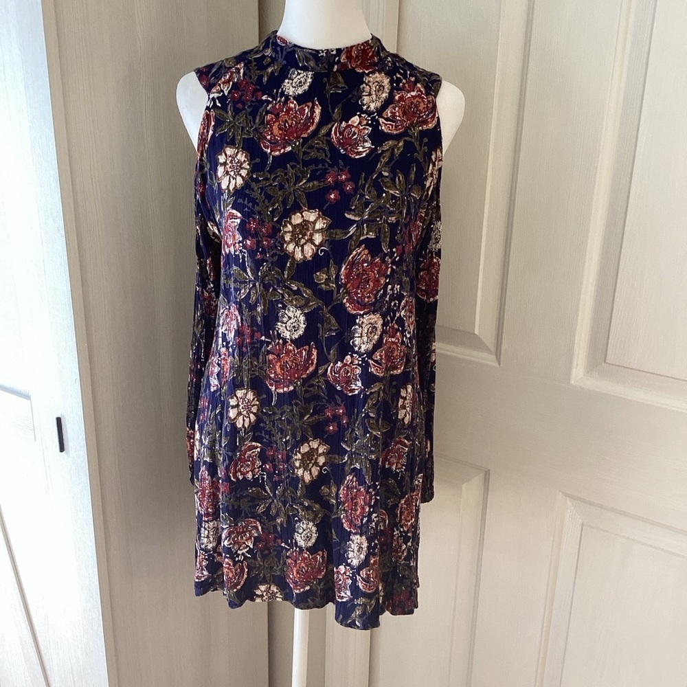 Angie Floral Cold Shoulder Dress with Keyhole Front Detail Sz S